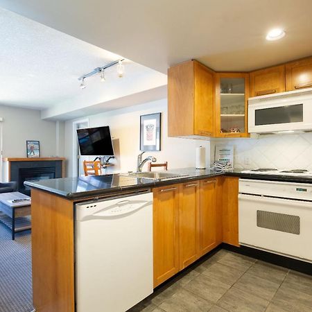 Whistler Village Centre By Latour Hotels And Resorts Esterno foto