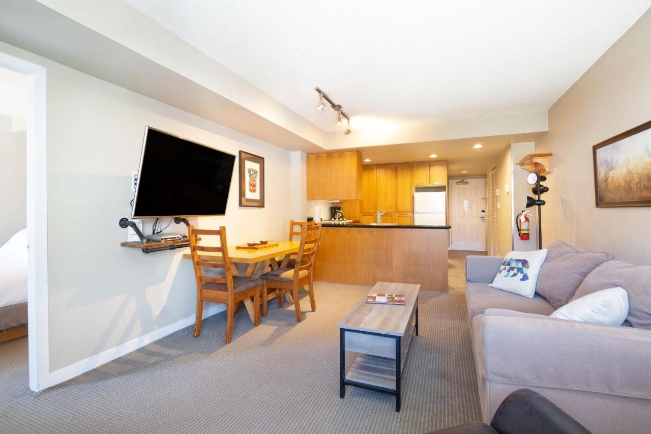 Whistler Village Centre By Latour Hotels And Resorts Esterno foto